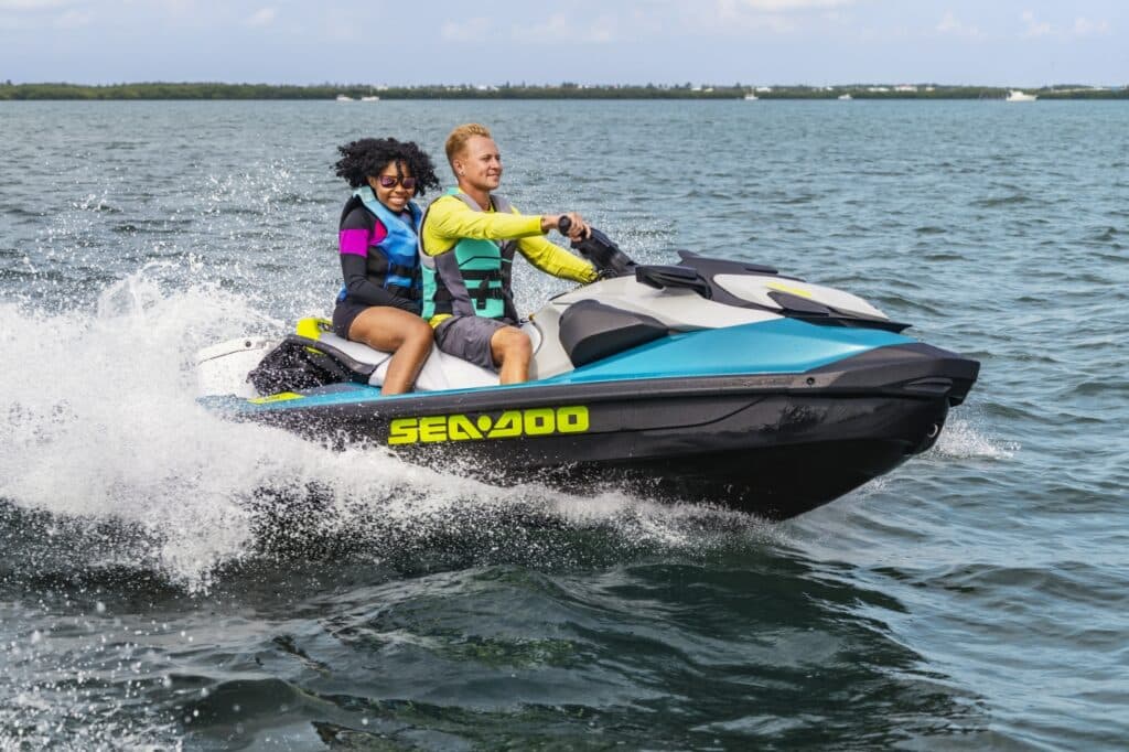 SEA-PWC-MY24-REC-GTI-SE-170-TealBlue-MantaGreen-ACT-Action-0069-RGB