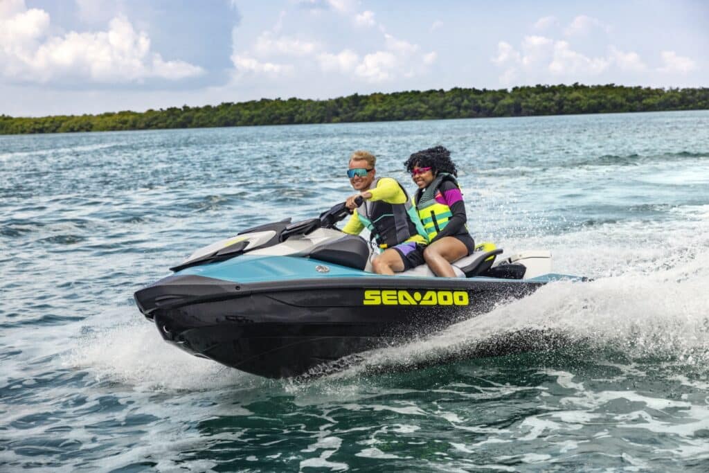 SEA-PWC-MY24-REC-GTI-SE-170-TealBlue-MantaGreen-Action-07359-RGB